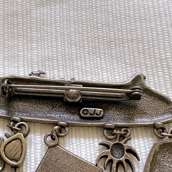 Vintage JJ Cruise Ship Pin - Picture 3 of 3